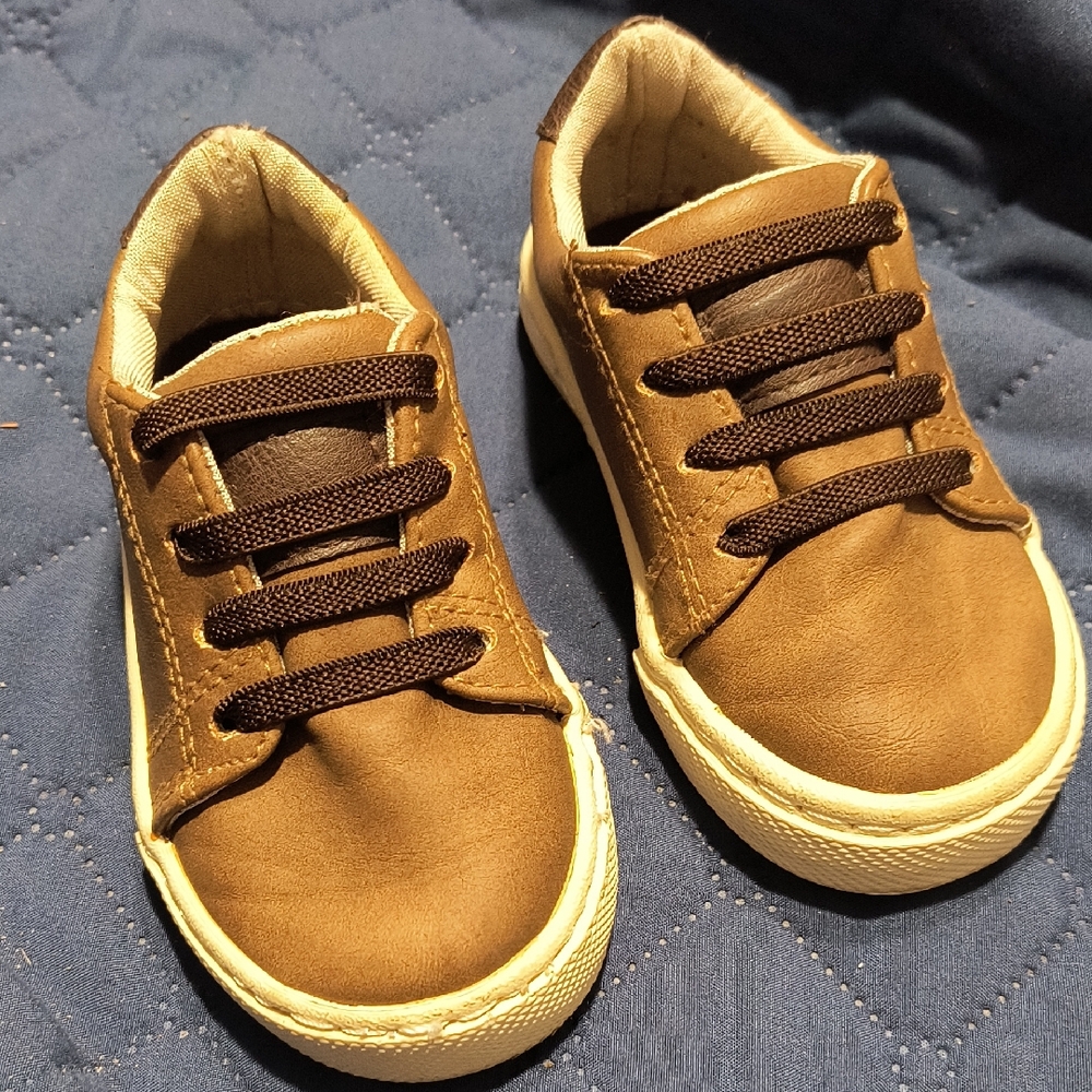 Highland Creek Brown Kids Shoes with Cream Accents, Great Shape